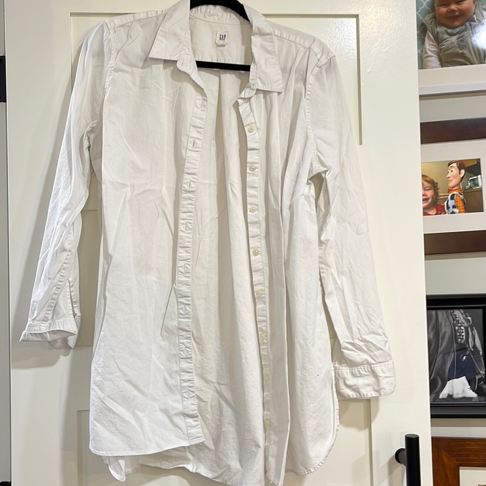 Gap, maternity, oxford, button-down, and white